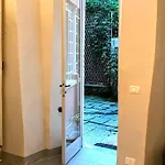 Daire Con Piccolo Giardino